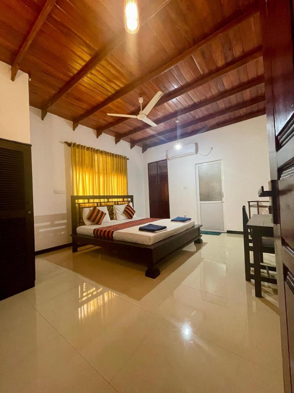 White Horse Hotel Hikkaduwa Exterior photo