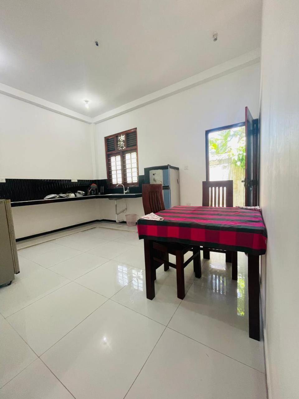 White Horse Hotel Hikkaduwa Exterior photo