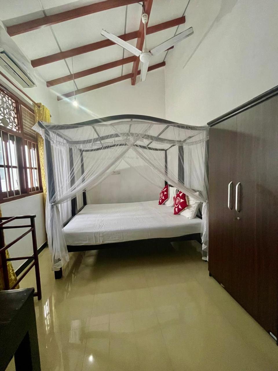 White Horse Hotel Hikkaduwa Exterior photo