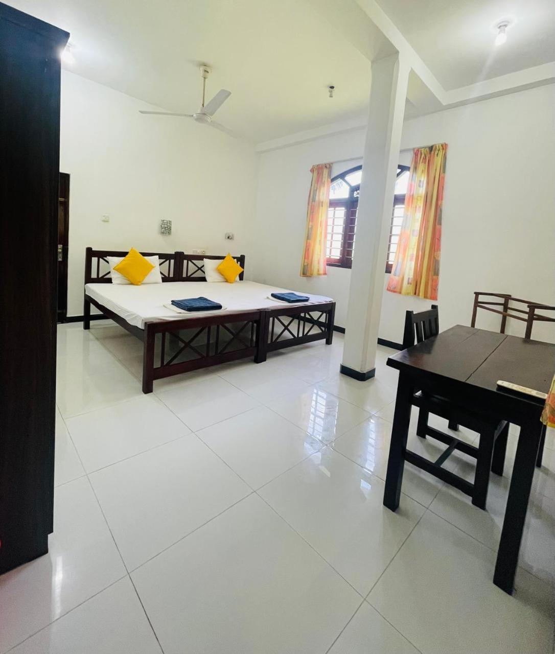 White Horse Hotel Hikkaduwa Exterior photo