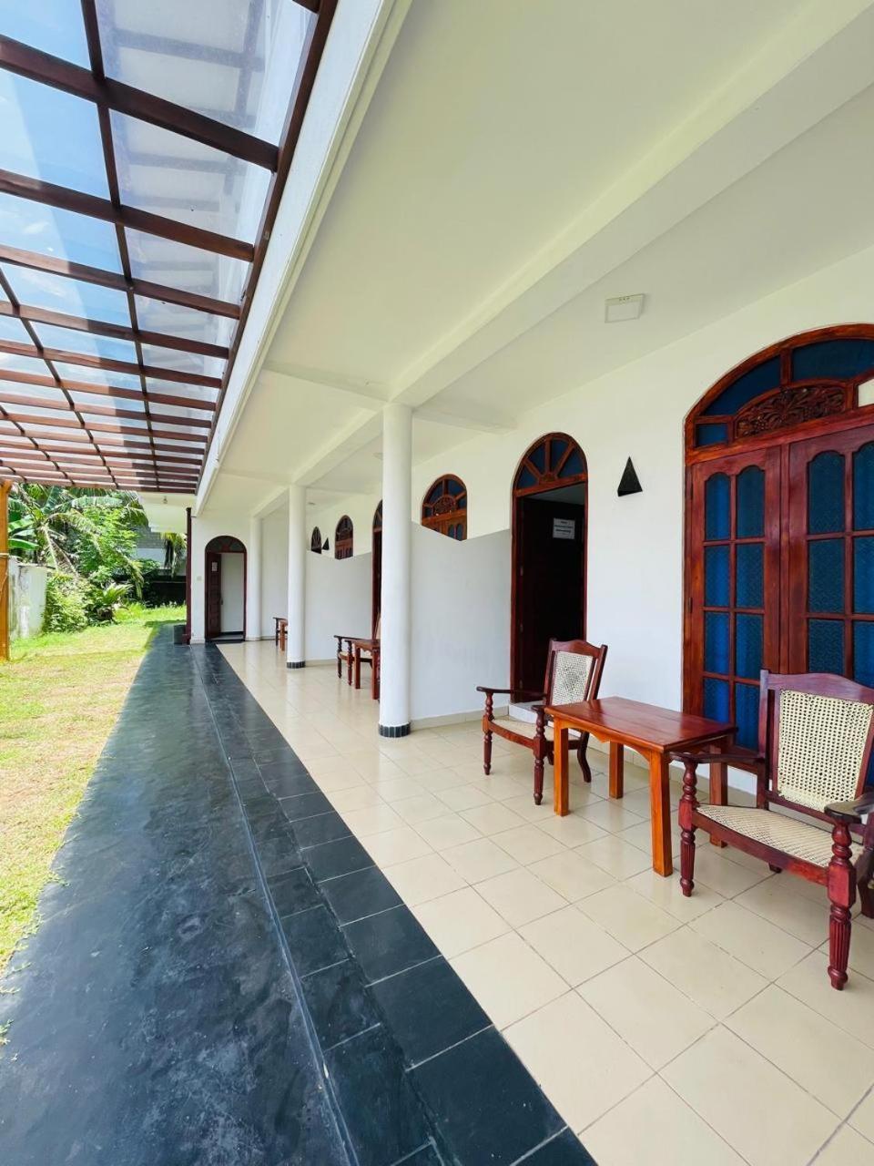 White Horse Hotel Hikkaduwa Exterior photo