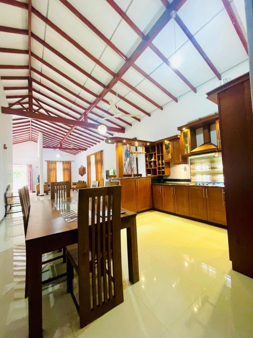 White Horse Hotel Hikkaduwa Exterior photo