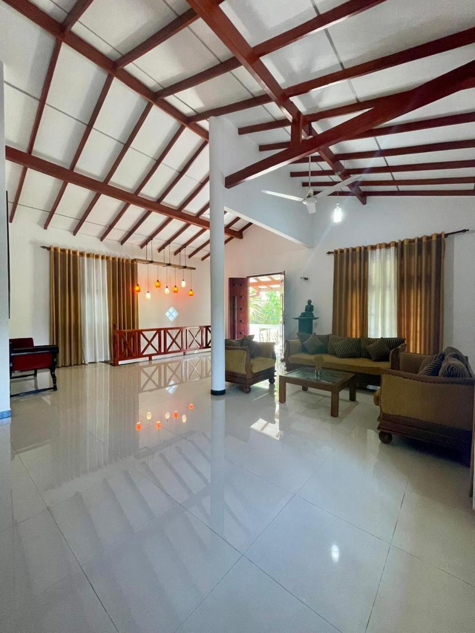 White Horse Hotel Hikkaduwa Exterior photo