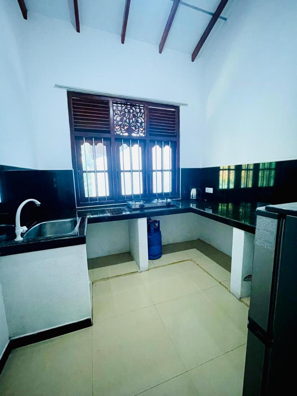 White Horse Hotel Hikkaduwa Exterior photo