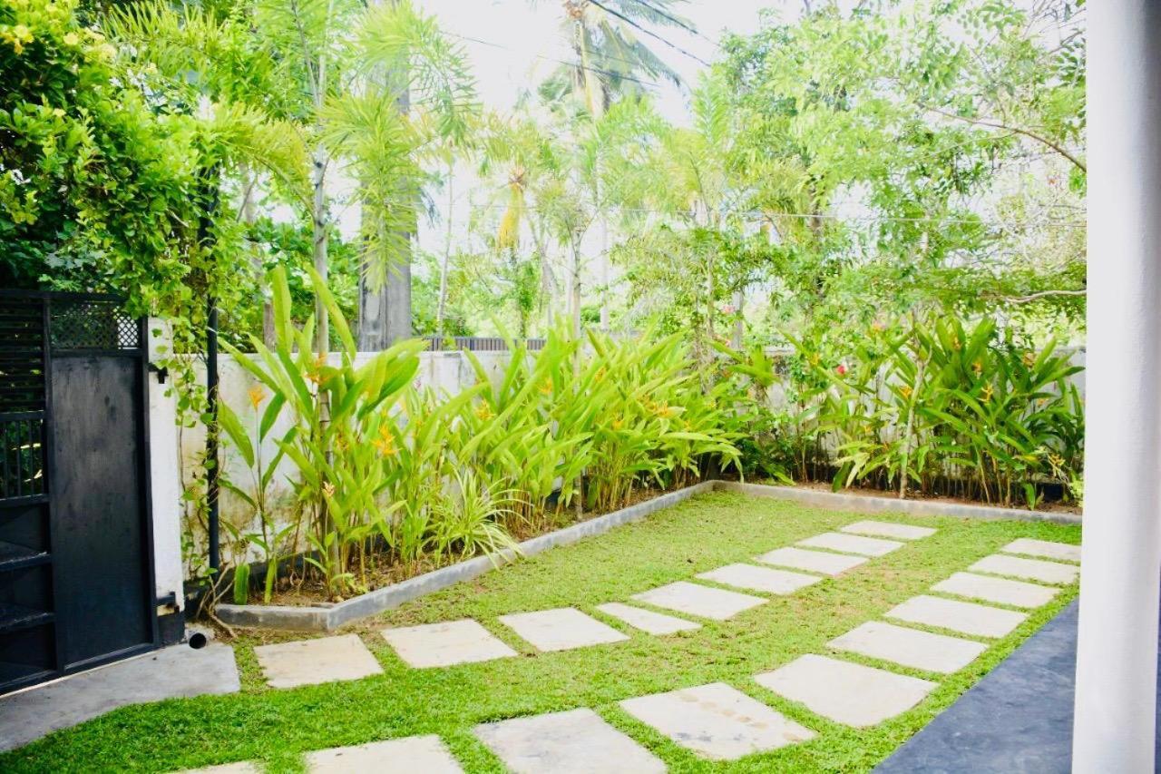 White Horse Hotel Hikkaduwa Exterior photo