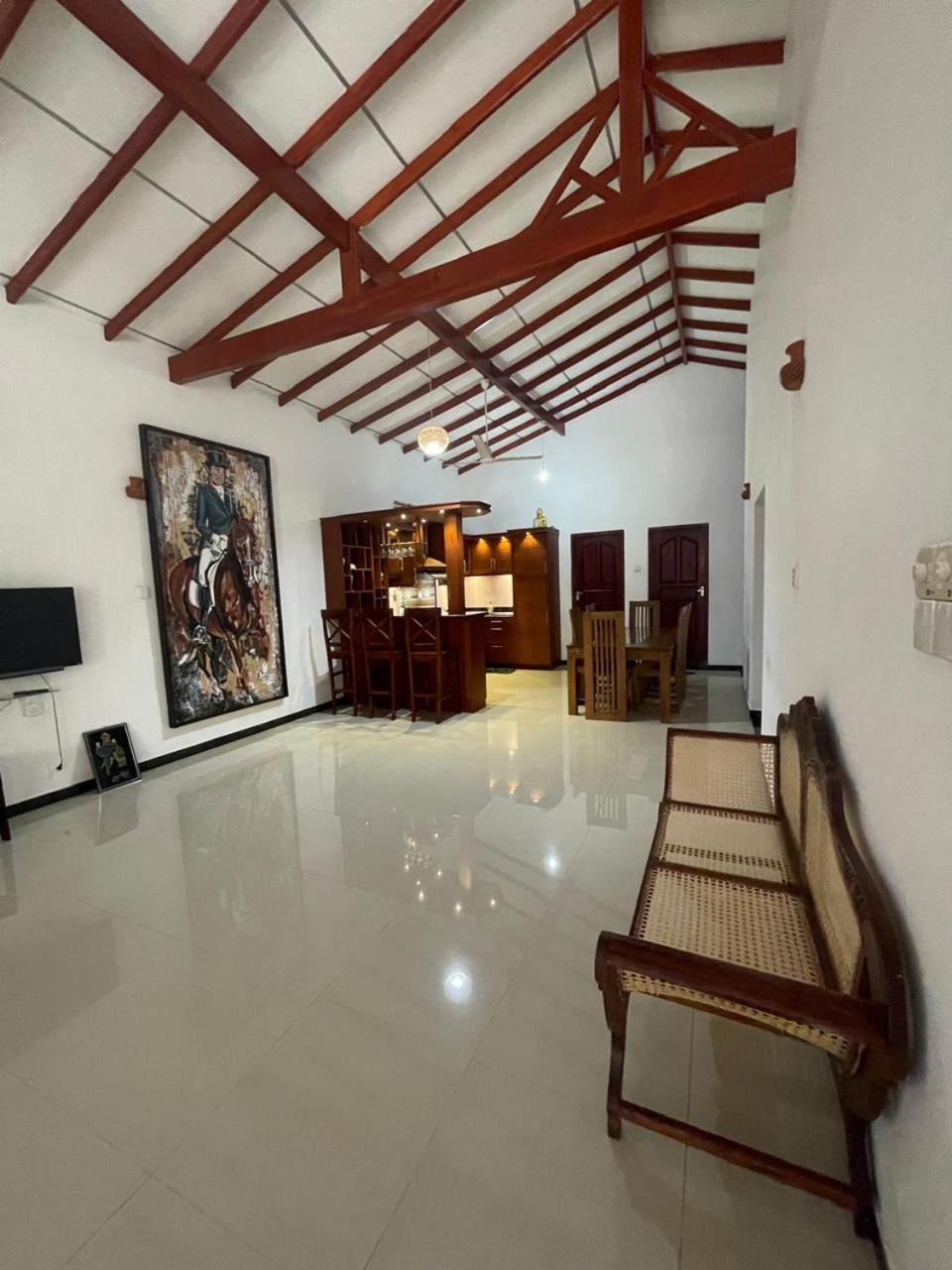 White Horse Hotel Hikkaduwa Exterior photo