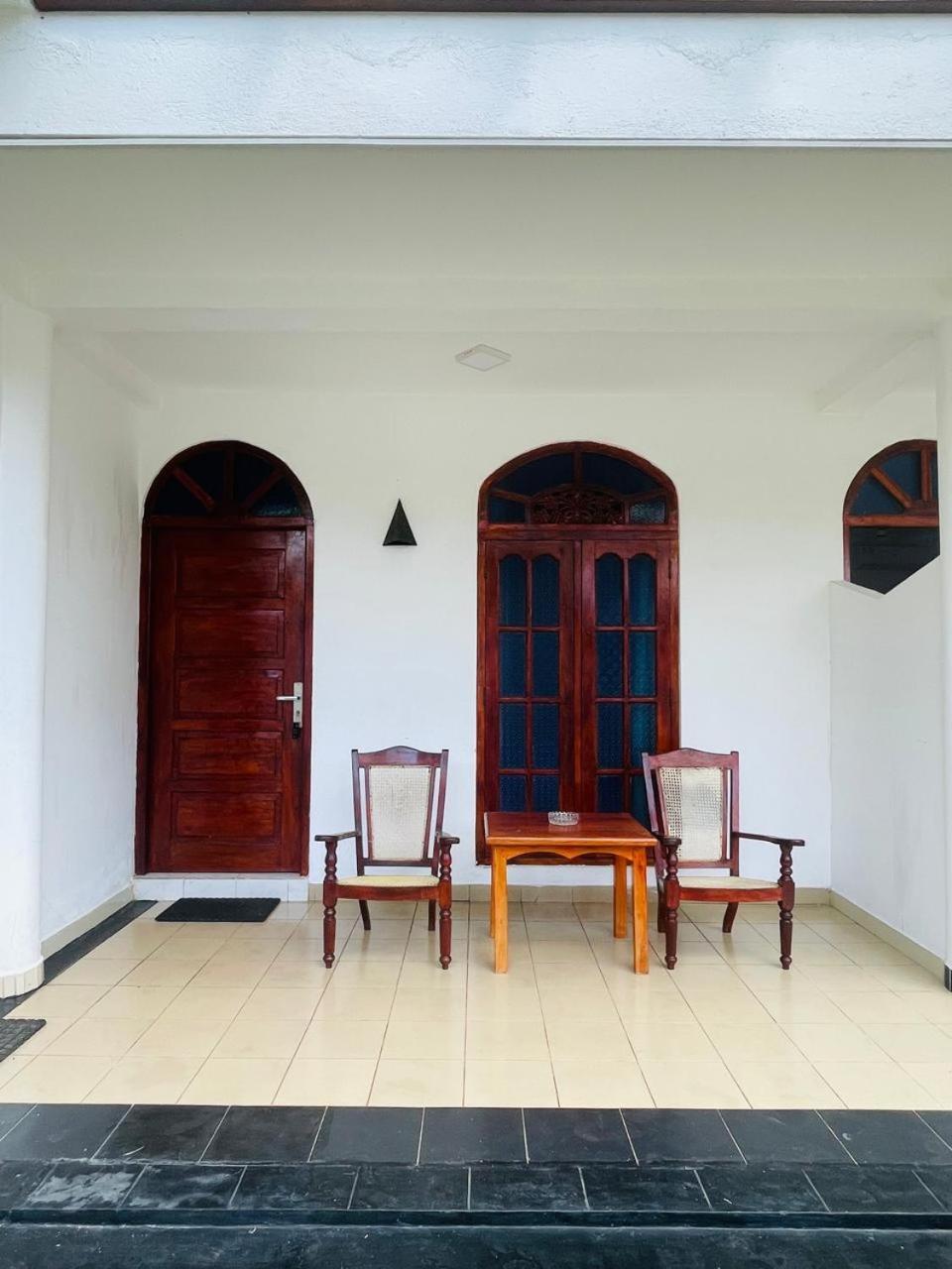 White Horse Hotel Hikkaduwa Exterior photo