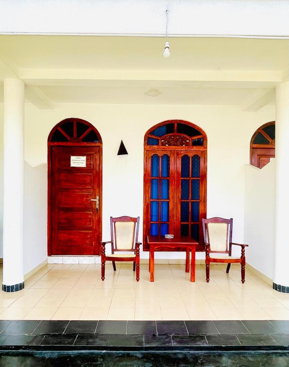 White Horse Hotel Hikkaduwa Exterior photo