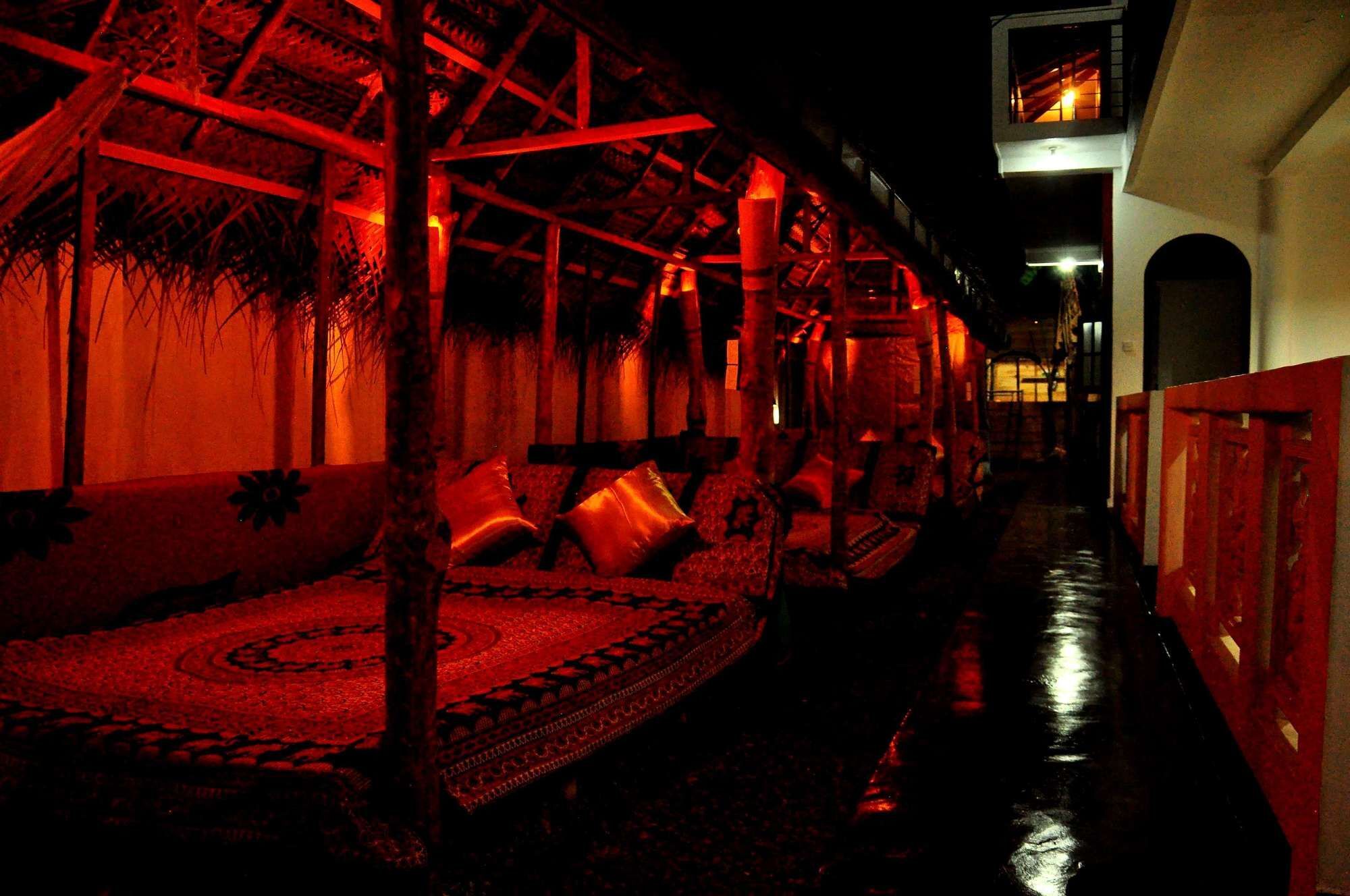 White Horse Hotel Hikkaduwa Exterior photo
