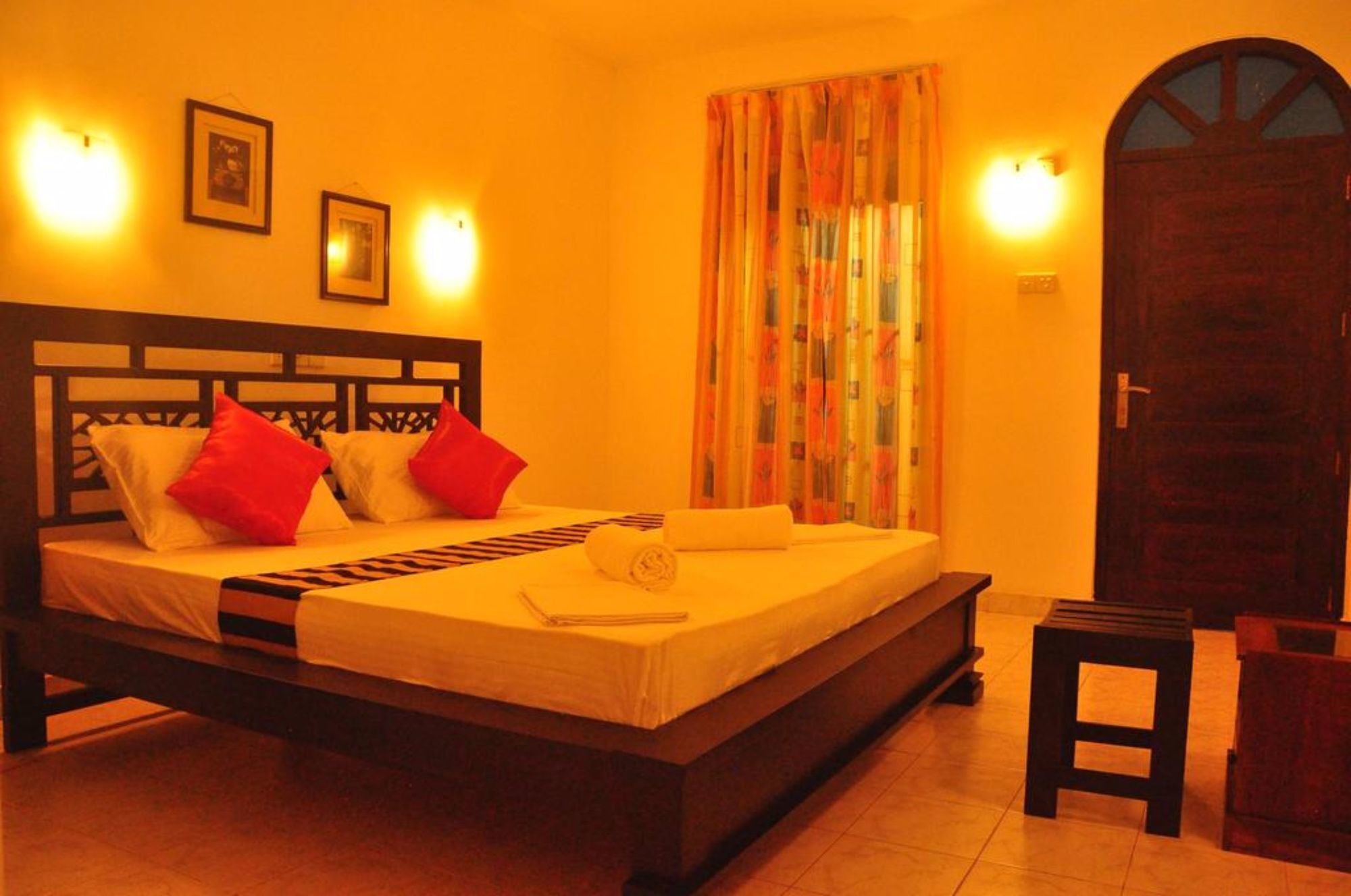 White Horse Hotel Hikkaduwa Exterior photo