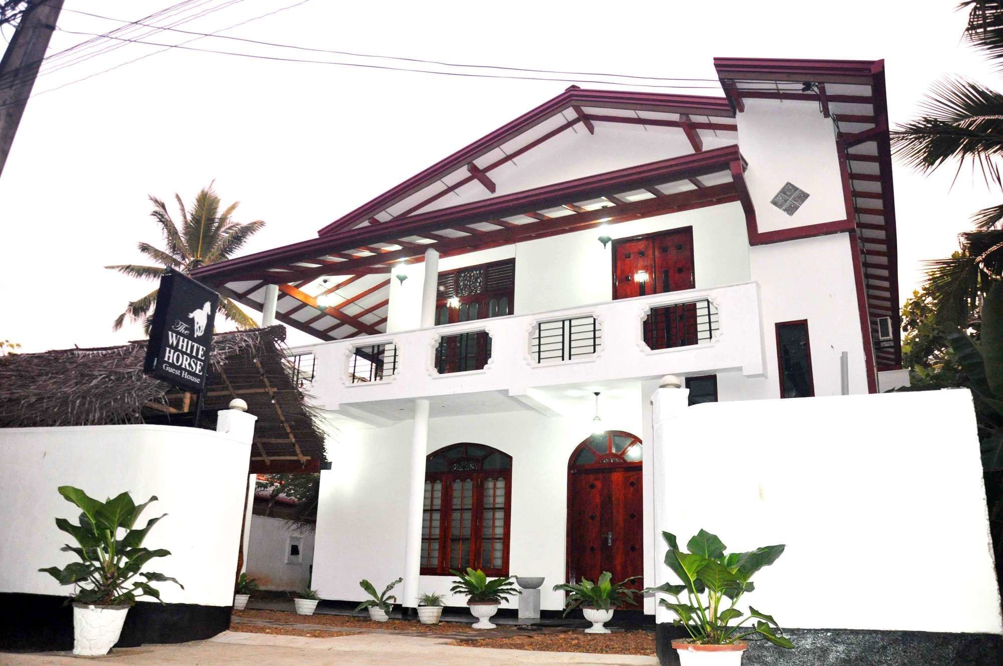 White Horse Hotel Hikkaduwa Exterior photo