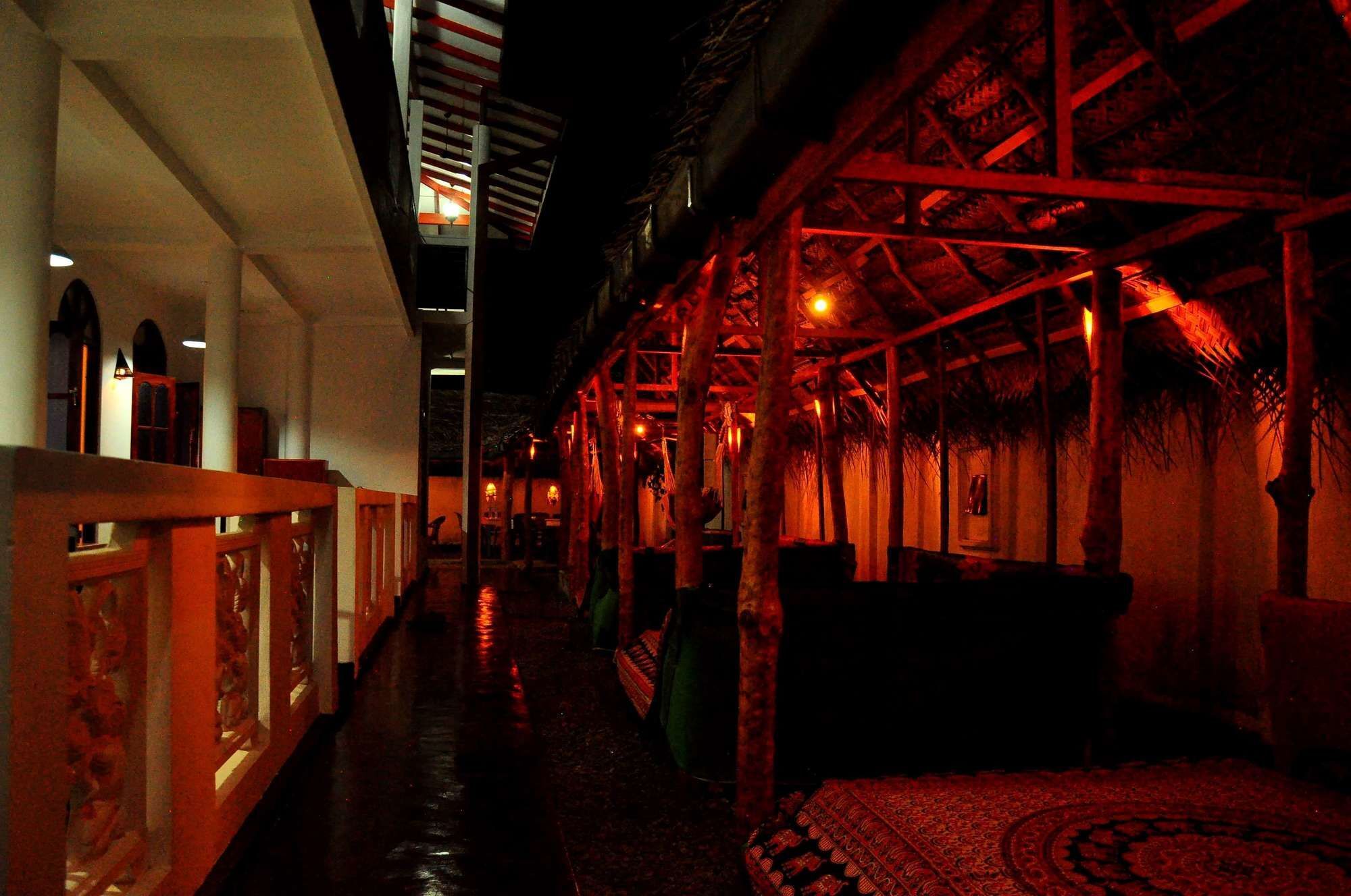 White Horse Hotel Hikkaduwa Exterior photo